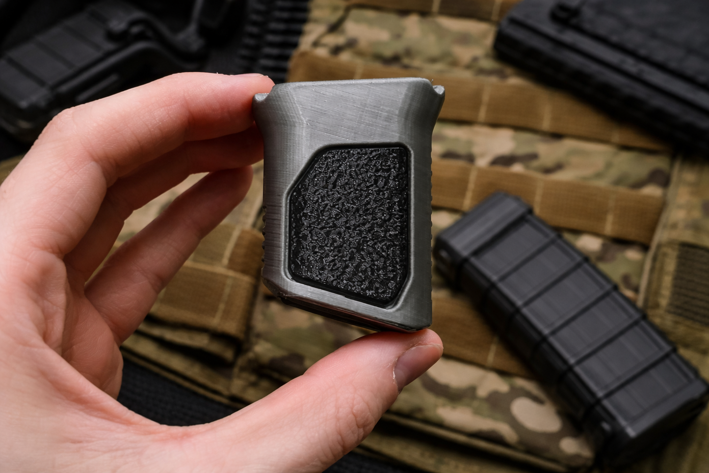 3D Printed Λαβή Κάθετης Πρόσφυσης για Tactical Εξοπλισμό – Εργονομικός Σχεδιασμός